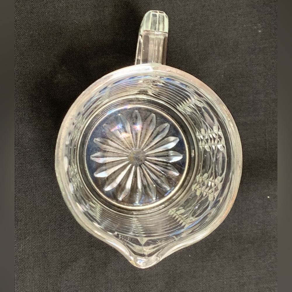 VINTAGE FEDERAL GLASS WINDSOR BUTTON & CANE CREAMER - Picture 4 of 5